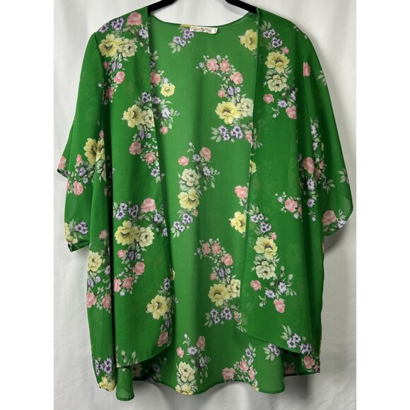 Heart & Hips Tops - Floral Kimono Style by Heart & Hips Size Medium Boho Green With Flowers